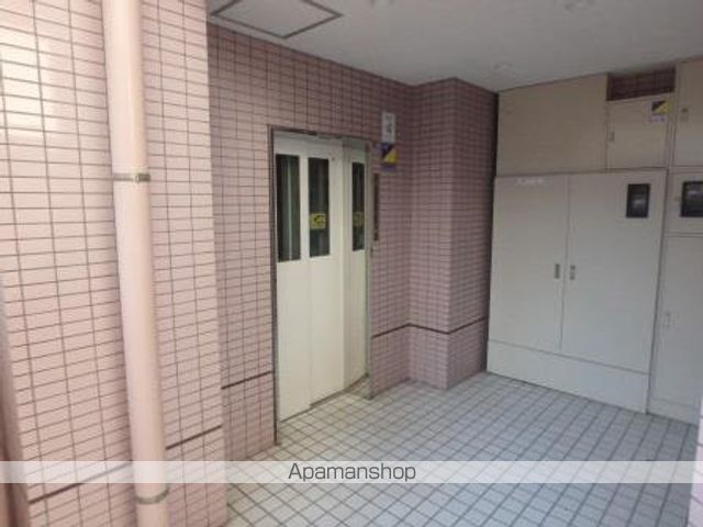 リバティープラザ天神尾の玄関写真