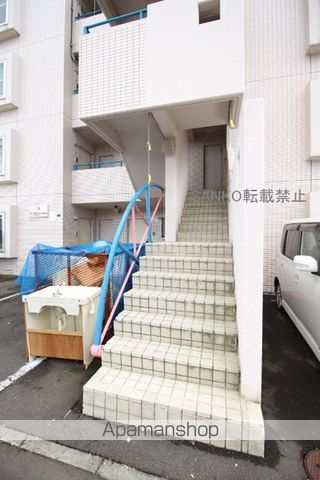 ビッグバーンズマンション北郷IIIAの玄関写真