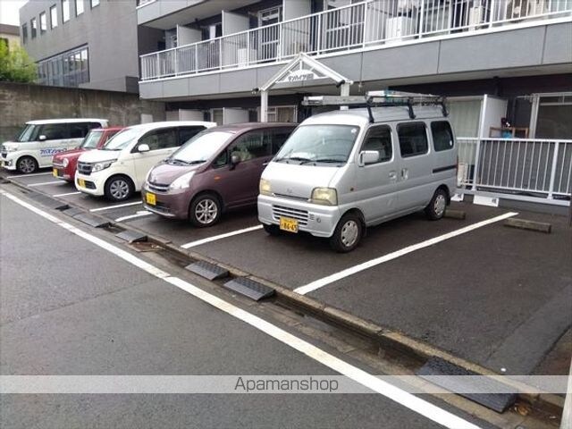 サンハイツ吉田[1K/18.5m2]の駐車場