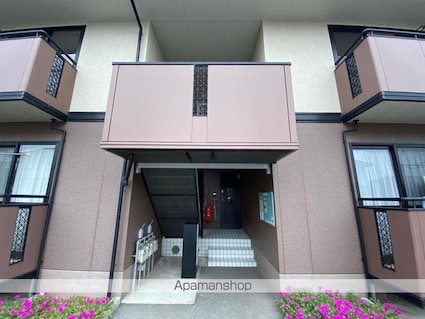 ファミール河野Ａ・Ｂ・Ｃ棟[2LDK/57.85m2]のエントランス