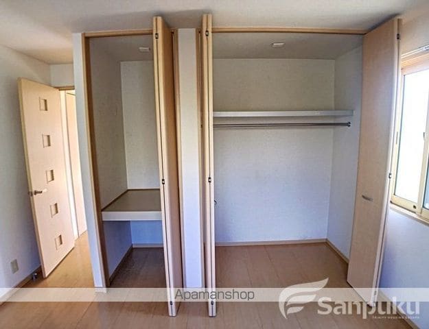 リビングタウン高岡 D棟の内装写真
