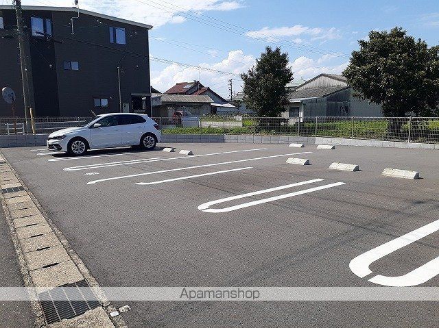 【岐阜市柳津町上佐波のアパートの写真】