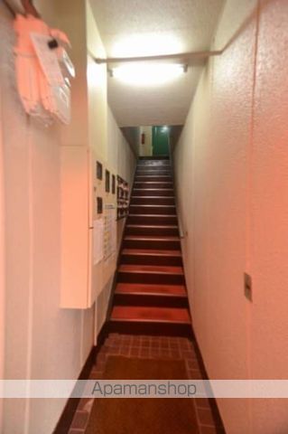 第一ラックビルの玄関写真