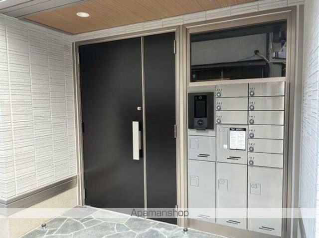 D PAINA西寺尾の玄関写真