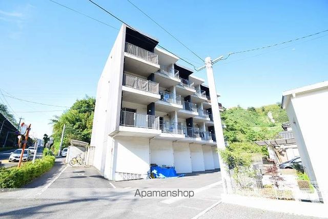 鹿児島市唐湊線 桜島桟橋通駅 徒歩37分 3階建 築19年の外観写真