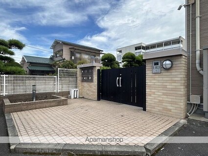 レオパレスリバーサイド西水元[1K/28.02m2]のエントランス