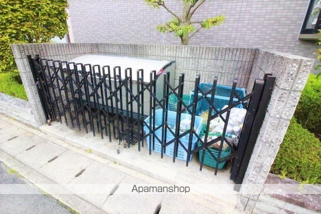 セゾン・ルヴィエールB棟の外観写真