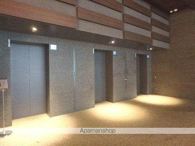 Brillia Tower 池袋 Westの玄関写真