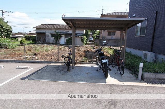 イオス B棟の玄関写真