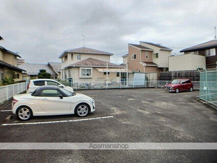 プリムローズ[2LDK/58.53m2]の駐車場