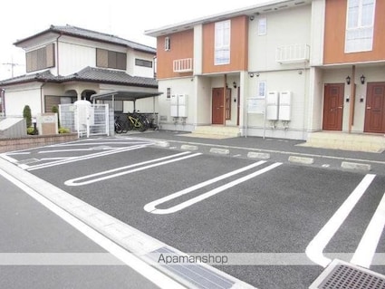 アルバーダⅢ[2LDK/57.12m2]の駐車場