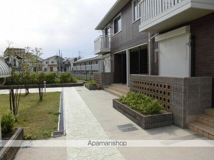 グランモアＡ[2LDK/62.8m2]のエントランス1