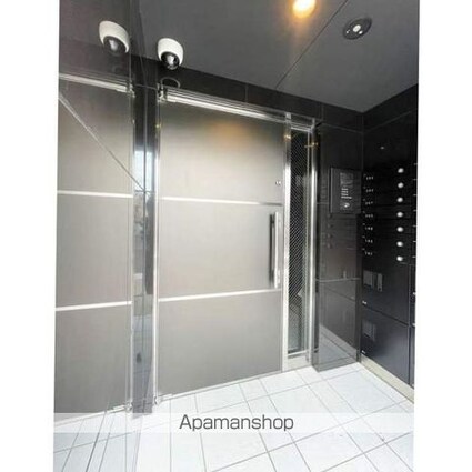 ウェルスクエアイズム下北沢ＷＥＳＴ[1SLDK/40.42m2]のエントランス