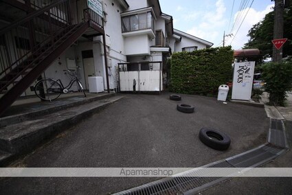 ミドルリバー[1R/18.32m2]の駐車場