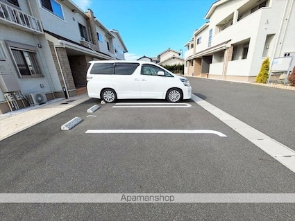 ルボヌールＢ[1LDK/49.39m2]の駐車場