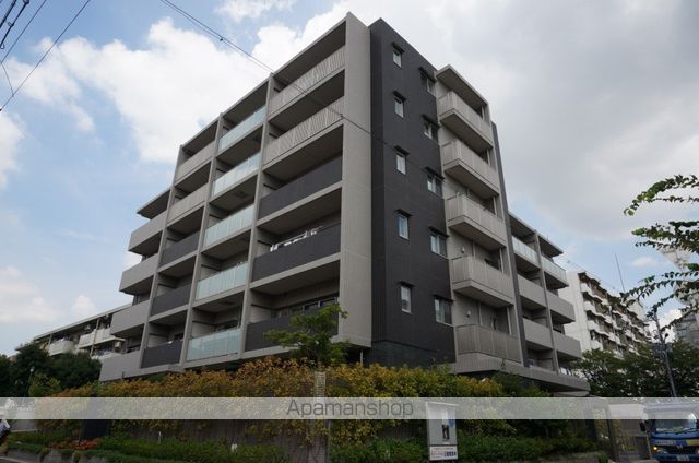 Axia Court
