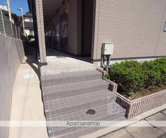 レオパレスフージー桃山の玄関写真