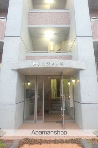 トリニティKの玄関写真