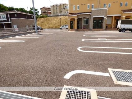 ベリーヒルズＢ[2LDK/57.07m2]の駐車場