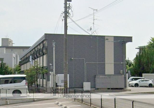 レオパレス新富山Bの外観写真