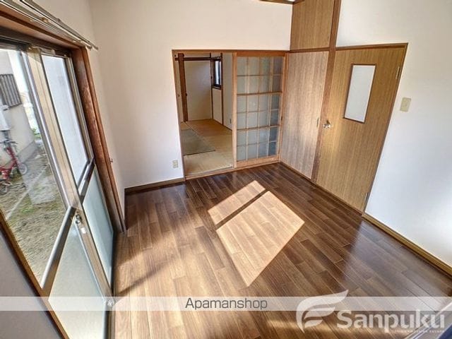 松山市 2階建 築35年の内装写真