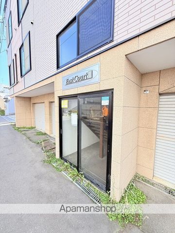 イーストコートIIIの玄関写真