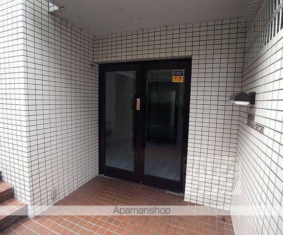 メイゾン鞍馬口の玄関写真