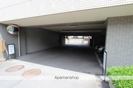 ファミール桜町[4LDK/94.19m2]の駐車場