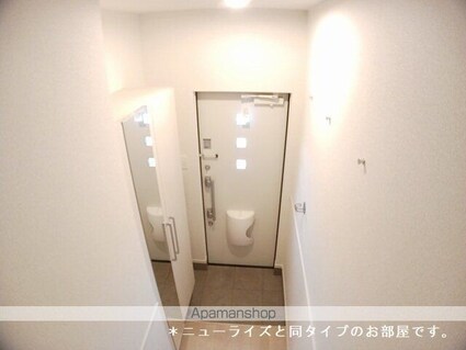ブルーム[2LDK/60.93m2]の玄関