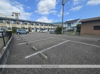 レオパレスニプルワート[1K/23.18m2]の駐車場2