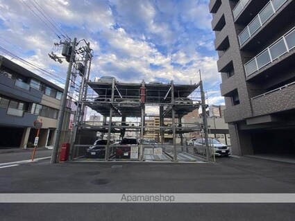ロイヤルガーデン瓦町駅東[3LDK/71.96m2]の駐車場