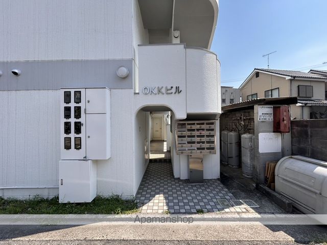 OKKビルの玄関写真