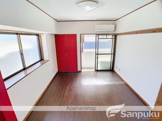 ドゥマンクレールの内装写真