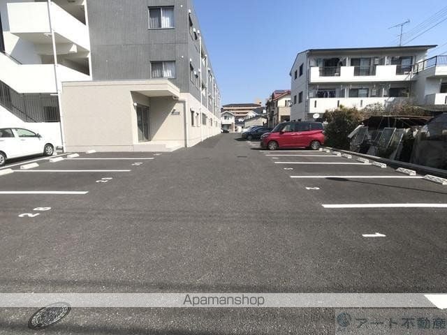 ソレイユ小坂[2LDK/46.45m2]の駐車場