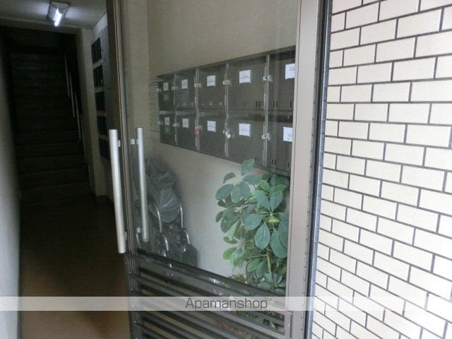 安本ビルの玄関写真