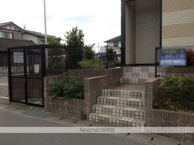 レオパレスレイの玄関写真