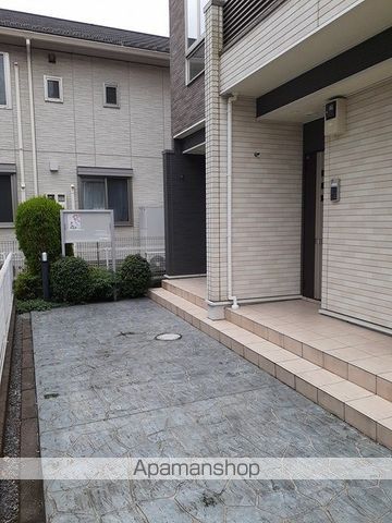 フレール与野本町参番館の玄関写真