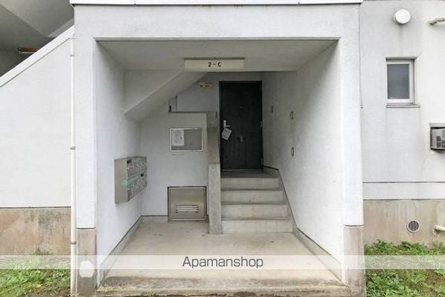ビレッジハウス南高野1号棟の玄関写真