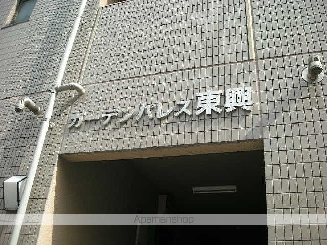ガーデンパレス東興の玄関写真