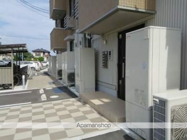 ウィルコート小郡給領町 C・D C棟の玄関写真