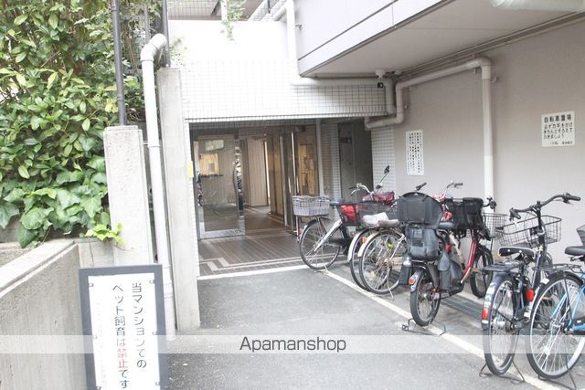 ハイロイヤル緑地公園パートIIの玄関写真
