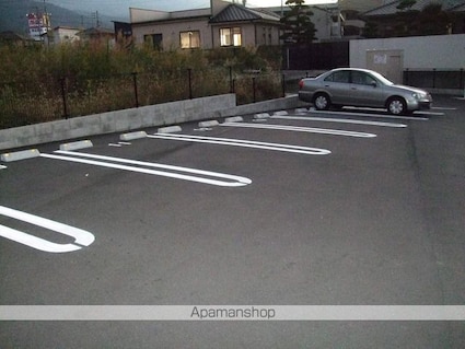 愛媛県四国中央市三島金子３丁目[2LDK/57.21m2]の駐車場