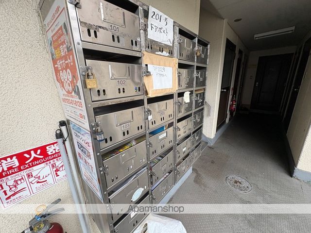 信和マンションの玄関写真