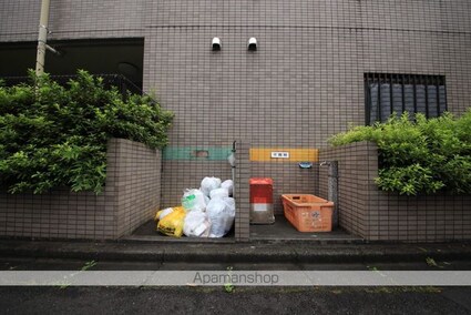 トライアーバンめじろ台[3LDK/64m2]の共用部1