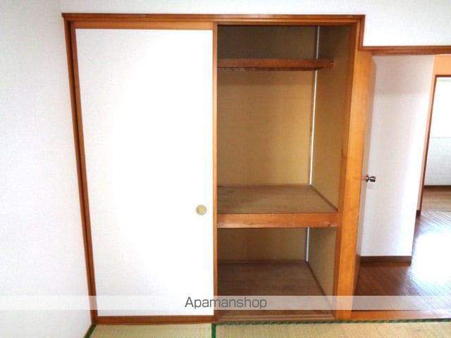 八戸市 2階建 築31年の内装写真