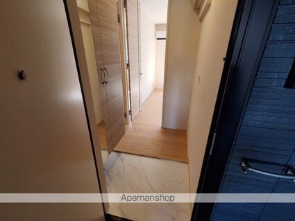 Ｆａｒｏｕｃｈｅ（ファルーシュ）[1LDK/45.04m2]の玄関