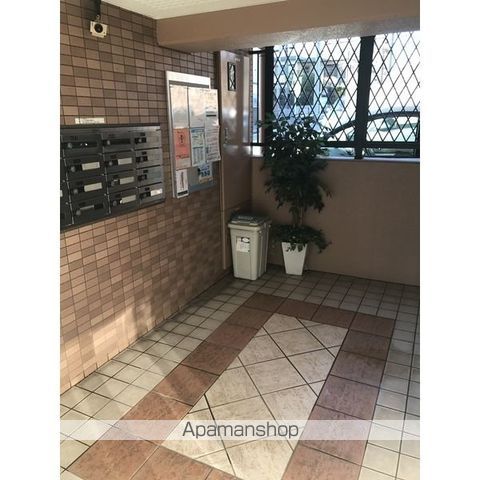 アールズコート本郷の玄関写真
