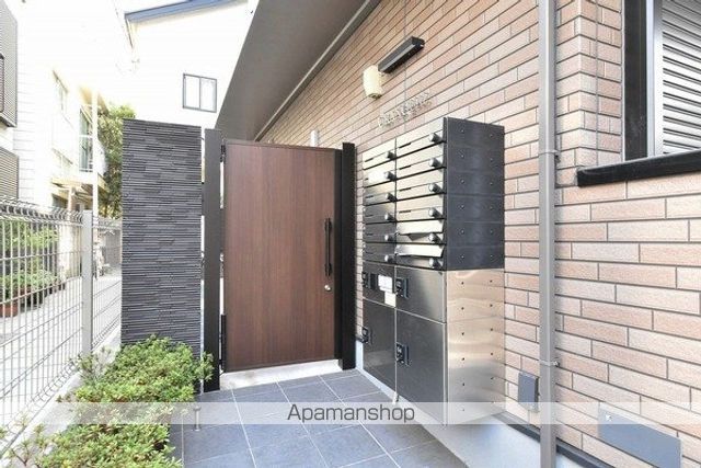 グランクオール池袋本町の玄関写真
