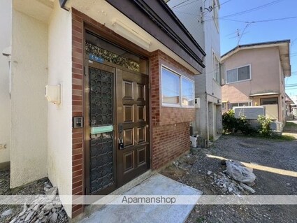 中道１丁目３２番貸家[2DK/54.6m2]のエントランス