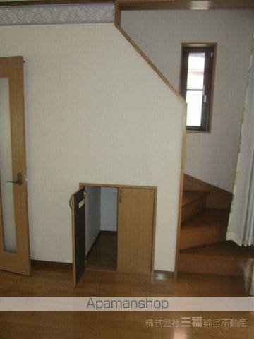 松山市 2階建 築28年の内装写真